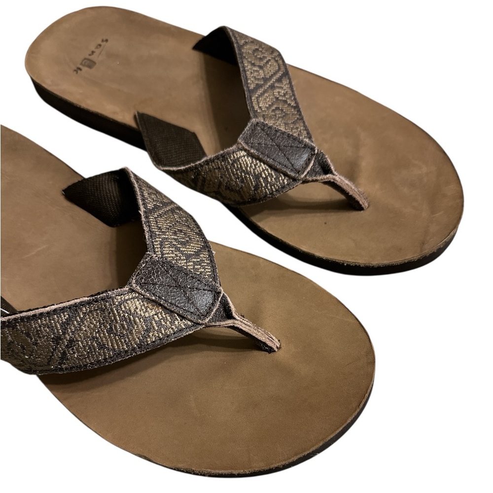 Sanuk Tan and Brown leather  flip flops - Picture 3 of 5